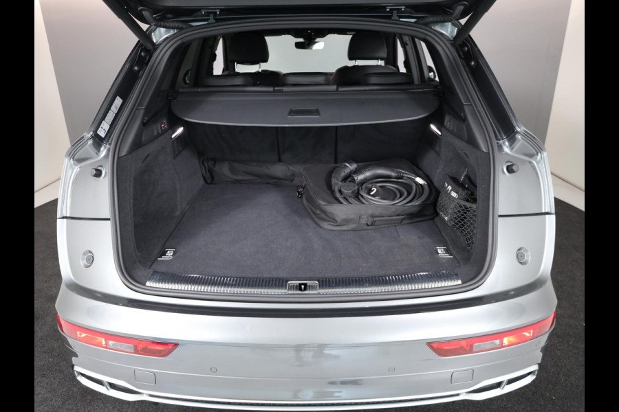 Audi Q5 55 TFSI e quattro Competition 367pk Plug in Hubrid | Luchtvering | Trekhaak | Lichtmetalen velgen