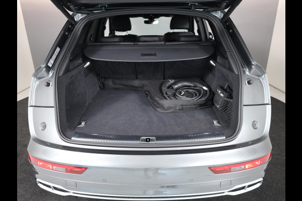 Audi Q5 55 TFSI e quattro Competition 367pk Plug in Hubrid | Luchtvering | Trekhaak | Lichtmetalen velgen