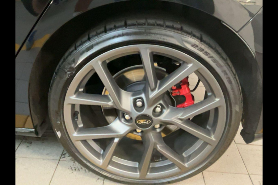 Ford Focus 2.3 EcoBoost ST-X | 280pk | Winter Pack | Camera | Head up Display | AGR-Stoelen | Sper Differentieel