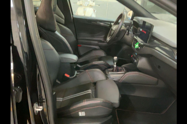 Ford Focus 2.3 EcoBoost ST-X | 280pk | Winter Pack | Camera | Head up Display | AGR-Stoelen | Sper Differentieel