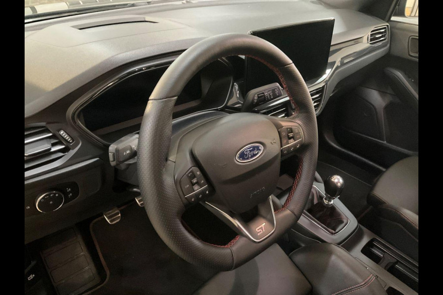Ford Focus 2.3 EcoBoost ST-X | 280pk | Winter Pack | Camera | Head up Display | AGR-Stoelen | Sper Differentieel
