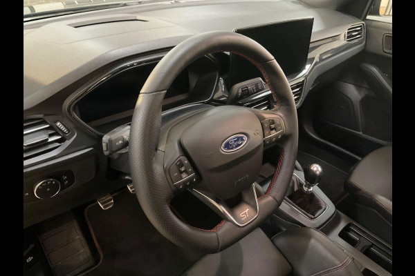 Ford Focus 2.3 EcoBoost ST-X | 280pk | Winter Pack | Camera | Head up Display | AGR-Stoelen | Sper Differentieel