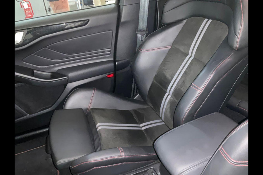 Ford Focus 2.3 EcoBoost ST-X | 280pk | Winter Pack | Camera | Head up Display | AGR-Stoelen | Sper Differentieel