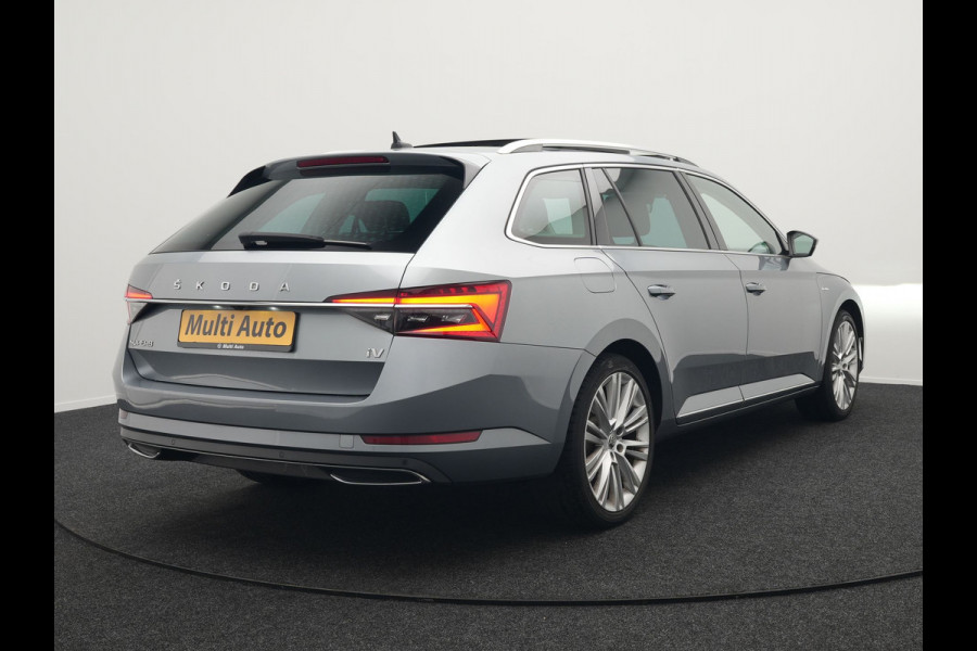 Škoda Superb Combi TSI iV Lauren & Klement Plug In Hybrid 218pk Dealer O.H PHEV | Trekhaak Af Fabriek | Panodak | Camera | Crystal LED | Canton Audio | Lederen Sportstoelen Memory & Ventilatie | Cruise Control | Apple Carplay | Navigatie | Keyless | DAB |