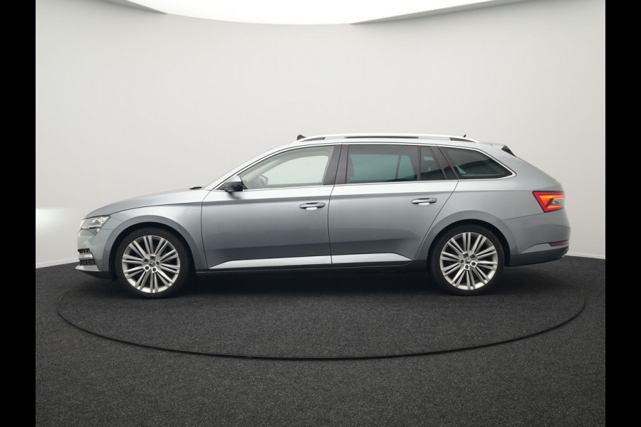 Škoda Superb Combi TSI iV Lauren & Klement Plug In Hybrid 218pk Dealer O.H PHEV | Trekhaak Af Fabriek | Panodak | Camera | Crystal LED | Canton Audio | Lederen Sportstoelen Memory & Ventilatie | Cruise Control | Apple Carplay | Navigatie | Keyless | DAB |