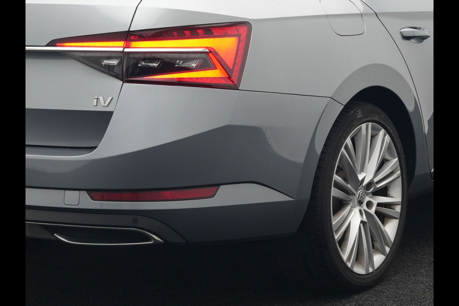 Škoda Superb Combi TSI iV Lauren & Klement Plug In Hybrid 218pk Dealer O.H PHEV | Trekhaak Af Fabriek | Panodak | Camera | Crystal LED | Canton Audio | Lederen Sportstoelen Memory & Ventilatie | Cruise Control | Apple Carplay | Navigatie | Keyless | DAB |