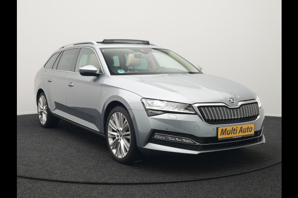 Škoda Superb Combi TSI iV Lauren & Klement Plug In Hybrid 218pk Dealer O.H PHEV | Trekhaak Af Fabriek | Panodak | Camera | Crystal LED | Canton Audio | Lederen Sportstoelen Memory & Ventilatie | Cruise Control | Apple Carplay | Navigatie | Keyless | DAB |