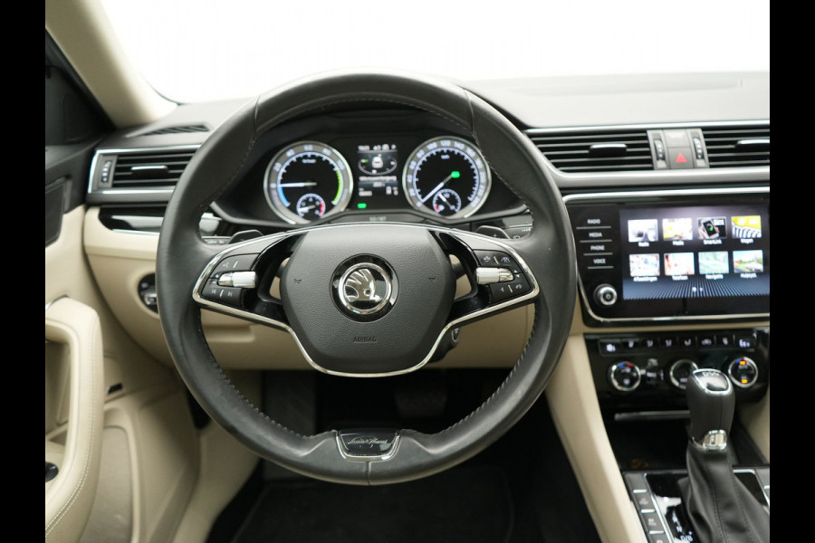 Škoda Superb Combi TSI iV Lauren & Klement Plug In Hybrid 218pk Dealer O.H PHEV | Trekhaak Af Fabriek | Panodak | Camera | Crystal LED | Canton Audio | Lederen Sportstoelen Memory & Ventilatie | Cruise Control | Apple Carplay | Navigatie | Keyless | DAB |