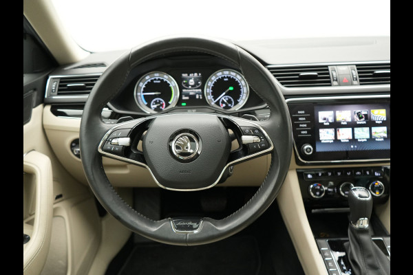 Škoda Superb Combi TSI iV Lauren & Klement Plug In Hybrid 218pk Dealer O.H PHEV | Trekhaak Af Fabriek | Panodak | Camera | Crystal LED | Canton Audio | Lederen Sportstoelen Memory & Ventilatie | Cruise Control | Apple Carplay | Navigatie | Keyless | DAB |