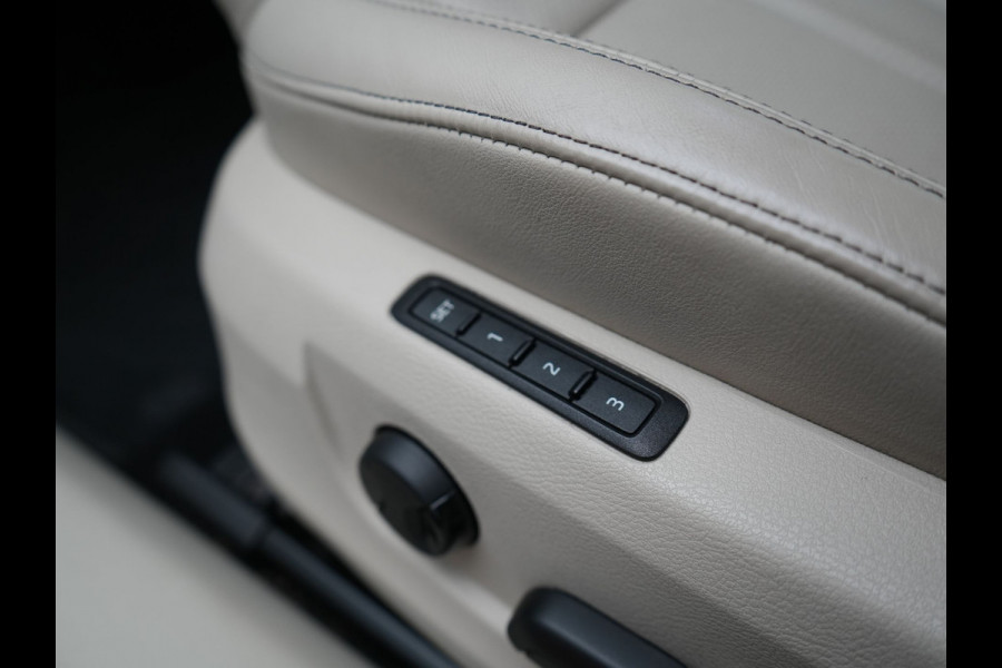 Škoda Superb Combi TSI iV Lauren & Klement Plug In Hybrid 218pk Dealer O.H PHEV | Trekhaak Af Fabriek | Panodak | Camera | Crystal LED | Canton Audio | Lederen Sportstoelen Memory & Ventilatie | Cruise Control | Apple Carplay | Navigatie | Keyless | DAB |