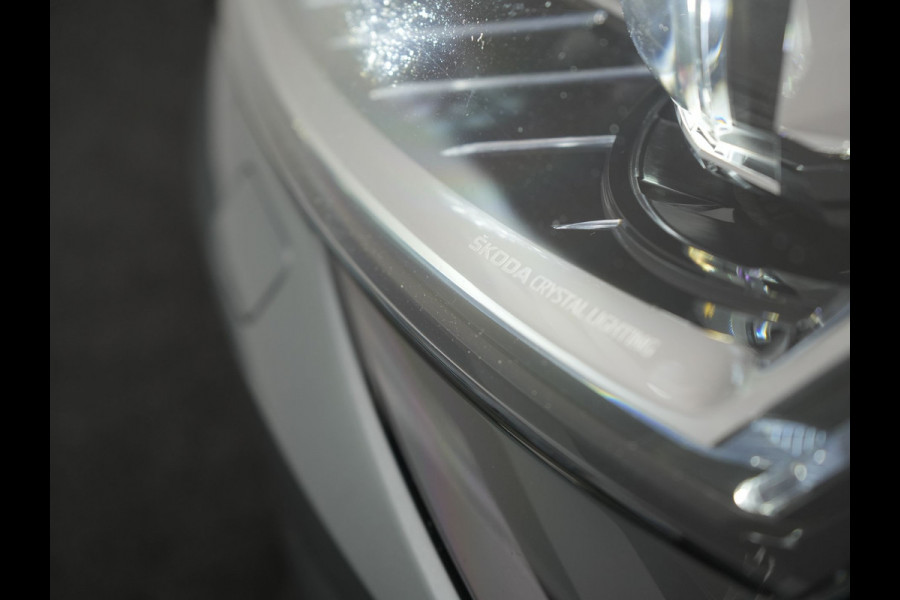 Škoda Superb Combi TSI iV Lauren & Klement Plug In Hybrid 218pk Dealer O.H PHEV | Trekhaak Af Fabriek | Panodak | Camera | Crystal LED | Canton Audio | Lederen Sportstoelen Memory & Ventilatie | Cruise Control | Apple Carplay | Navigatie | Keyless | DAB |