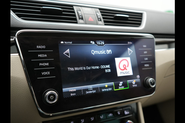 Škoda Superb Combi TSI iV Lauren & Klement Plug In Hybrid 218pk Dealer O.H PHEV | Trekhaak Af Fabriek | Panodak | Camera | Crystal LED | Canton Audio | Lederen Sportstoelen Memory & Ventilatie | Cruise Control | Apple Carplay | Navigatie | Keyless | DAB |