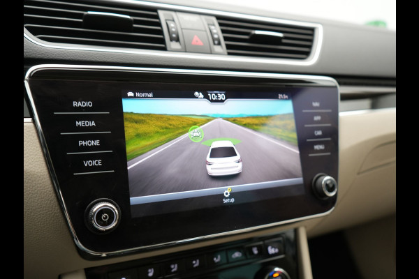 Škoda Superb Combi TSI iV Lauren & Klement Plug In Hybrid 218pk Dealer O.H PHEV | Trekhaak Af Fabriek | Panodak | Camera | Crystal LED | Canton Audio | Lederen Sportstoelen Memory & Ventilatie | Cruise Control | Apple Carplay | Navigatie | Keyless | DAB |