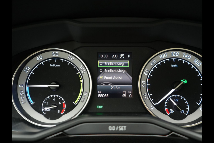 Škoda Superb Combi TSI iV Lauren & Klement Plug In Hybrid 218pk Dealer O.H PHEV | Trekhaak Af Fabriek | Panodak | Camera | Crystal LED | Canton Audio | Lederen Sportstoelen Memory & Ventilatie | Cruise Control | Apple Carplay | Navigatie | Keyless | DAB |