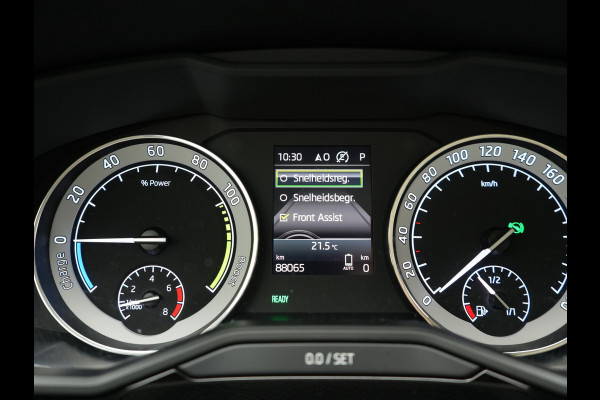 Škoda Superb Combi TSI iV Lauren & Klement Plug In Hybrid 218pk Dealer O.H PHEV | Trekhaak Af Fabriek | Panodak | Camera | Crystal LED | Canton Audio | Lederen Sportstoelen Memory & Ventilatie | Cruise Control | Apple Carplay | Navigatie | Keyless | DAB |