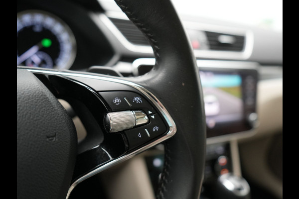 Škoda Superb Combi TSI iV Lauren & Klement Plug In Hybrid 218pk Dealer O.H PHEV | Trekhaak Af Fabriek | Panodak | Camera | Crystal LED | Canton Audio | Lederen Sportstoelen Memory & Ventilatie | Cruise Control | Apple Carplay | Navigatie | Keyless | DAB |
