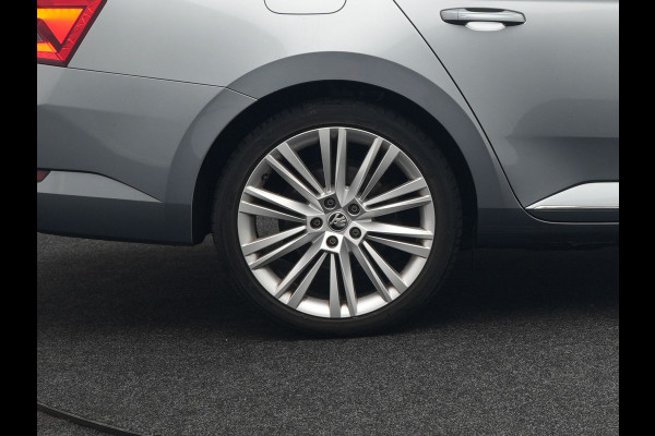 Škoda Superb Combi TSI iV Lauren & Klement Plug In Hybrid 218pk Dealer O.H PHEV | Trekhaak Af Fabriek | Panodak | Camera | Crystal LED | Canton Audio | Lederen Sportstoelen Memory & Ventilatie | Cruise Control | Apple Carplay | Navigatie | Keyless | DAB |