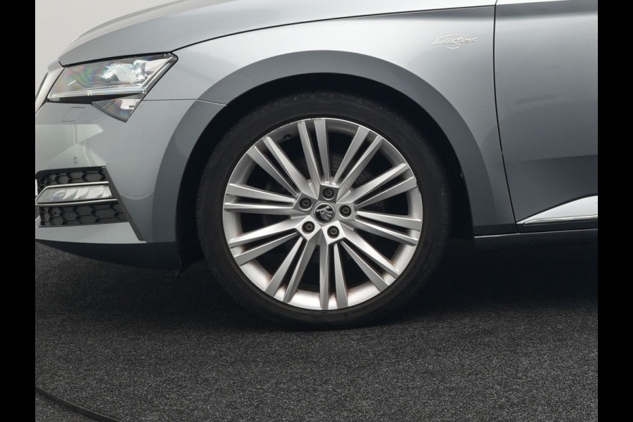 Škoda Superb Combi TSI iV Lauren & Klement Plug In Hybrid 218pk Dealer O.H PHEV | Trekhaak Af Fabriek | Panodak | Camera | Crystal LED | Canton Audio | Lederen Sportstoelen Memory & Ventilatie | Cruise Control | Apple Carplay | Navigatie | Keyless | DAB |
