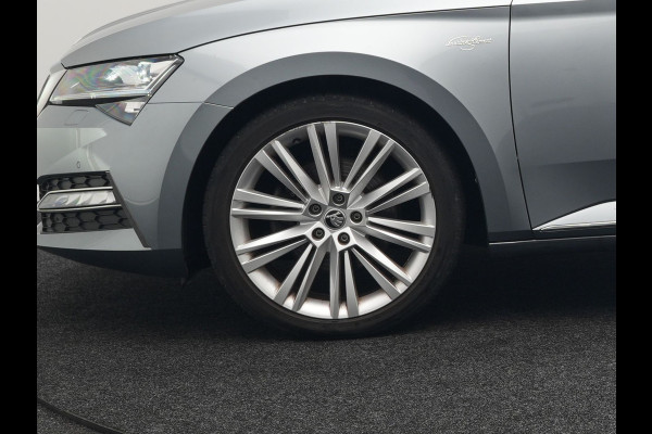 Škoda Superb Combi TSI iV Lauren & Klement Plug In Hybrid 218pk Dealer O.H PHEV | Trekhaak Af Fabriek | Panodak | Camera | Crystal LED | Canton Audio | Lederen Sportstoelen Memory & Ventilatie | Cruise Control | Apple Carplay | Navigatie | Keyless | DAB |