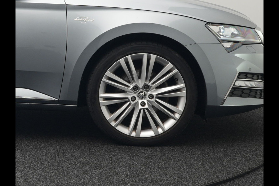 Škoda Superb Combi TSI iV Lauren & Klement Plug In Hybrid 218pk Dealer O.H PHEV | Trekhaak Af Fabriek | Panodak | Camera | Crystal LED | Canton Audio | Lederen Sportstoelen Memory & Ventilatie | Cruise Control | Apple Carplay | Navigatie | Keyless | DAB |