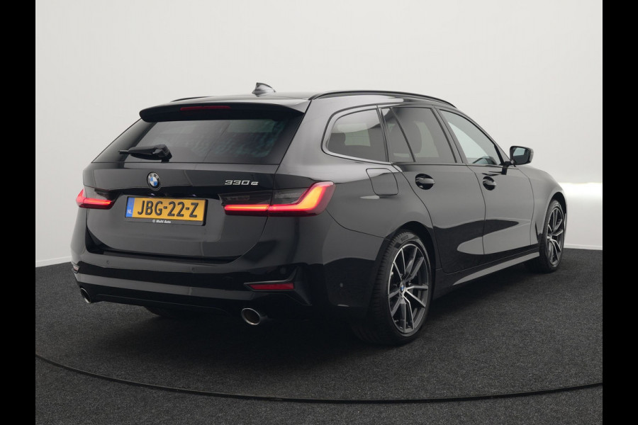 BMW 3 Serie Touring 330e Sportline Plug In Hybrid 293pk Dealer O.H PHEV | Camera | Cruise Control | Apple Carplay | Harman & Kardon | Lederen Sportstoelen Verwarmd | Front Assist | Navigatie | Sfeerverlichting | Virtual | DAB |