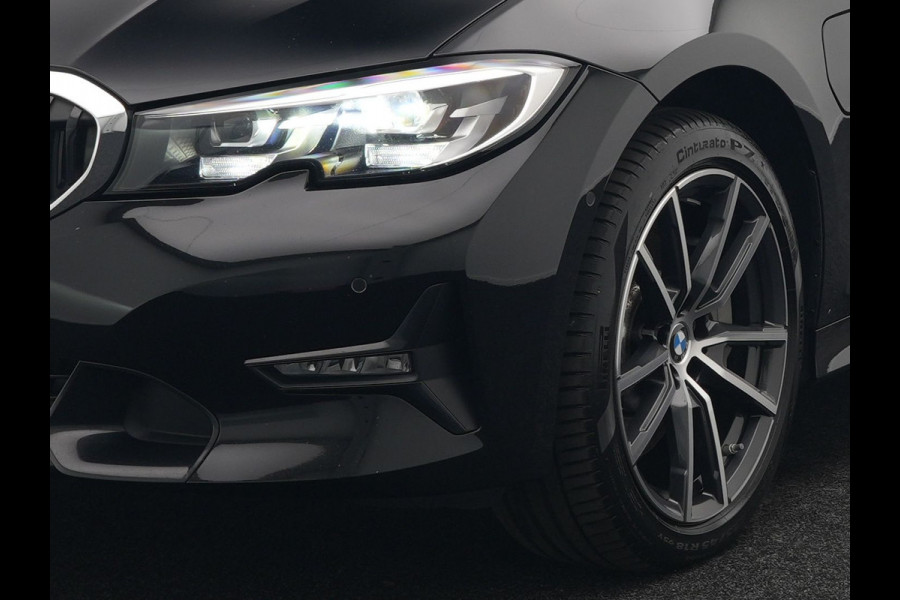 BMW 3 Serie Touring 330e Sportline Plug In Hybrid 293pk Dealer O.H PHEV | Camera | Cruise Control | Apple Carplay | Harman & Kardon | Lederen Sportstoelen Verwarmd | Front Assist | Navigatie | Sfeerverlichting | Virtual | DAB |