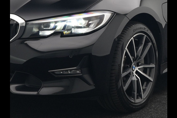 BMW 3 Serie Touring 330e Sportline Plug In Hybrid 293pk Dealer O.H PHEV | Camera | Cruise Control | Apple Carplay | Harman & Kardon | Lederen Sportstoelen Verwarmd | Front Assist | Navigatie | Sfeerverlichting | Virtual | DAB |