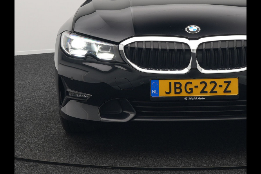 BMW 3 Serie Touring 330e Sportline Plug In Hybrid 293pk Dealer O.H PHEV | Camera | Cruise Control | Apple Carplay | Harman & Kardon | Lederen Sportstoelen Verwarmd | Front Assist | Navigatie | Sfeerverlichting | Virtual | DAB |
