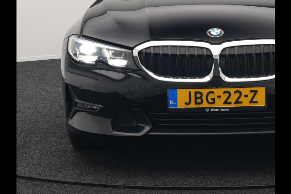 BMW 3 Serie Touring 330e Sportline Plug In Hybrid 293pk Dealer O.H PHEV | Camera | Cruise Control | Apple Carplay | Harman & Kardon | Lederen Sportstoelen Verwarmd | Front Assist | Navigatie | Sfeerverlichting | Virtual | DAB |
