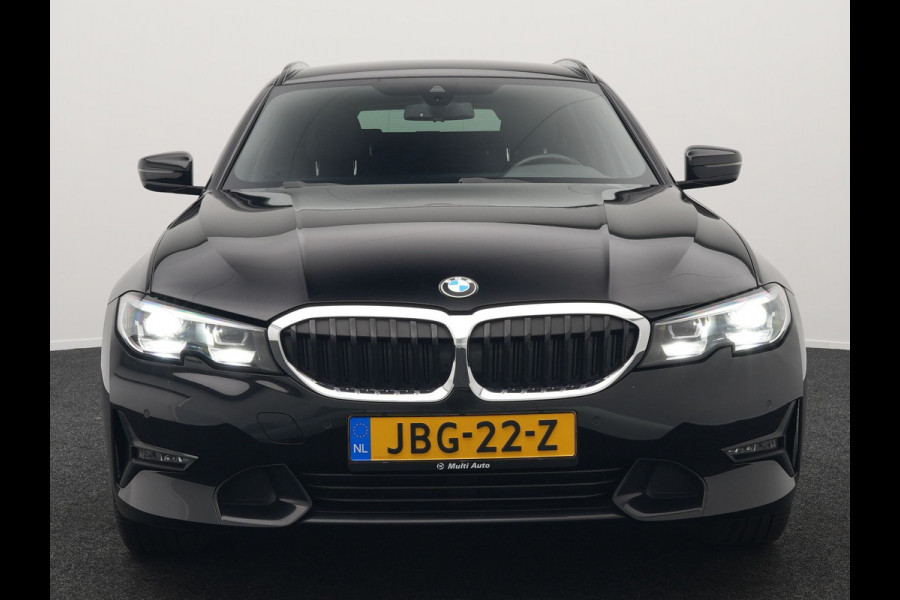 BMW 3 Serie Touring 330e Sportline Plug In Hybrid 293pk Dealer O.H PHEV | Camera | Cruise Control | Apple Carplay | Harman & Kardon | Lederen Sportstoelen Verwarmd | Front Assist | Navigatie | Sfeerverlichting | Virtual | DAB |