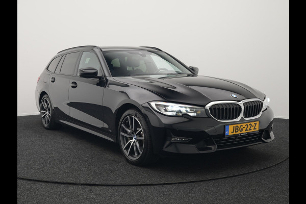 BMW 3 Serie Touring 330e Sportline Plug In Hybrid 293pk Dealer O.H PHEV | Camera | Cruise Control | Apple Carplay | Harman & Kardon | Lederen Sportstoelen Verwarmd | Front Assist | Navigatie | Sfeerverlichting | Virtual | DAB |