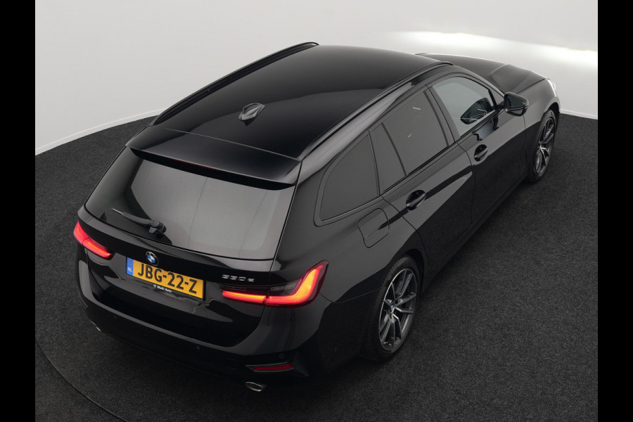 BMW 3 Serie Touring 330e Sportline Plug In Hybrid 293pk Dealer O.H PHEV | Camera | Cruise Control | Apple Carplay | Harman & Kardon | Lederen Sportstoelen Verwarmd | Front Assist | Navigatie | Sfeerverlichting | Virtual | DAB |