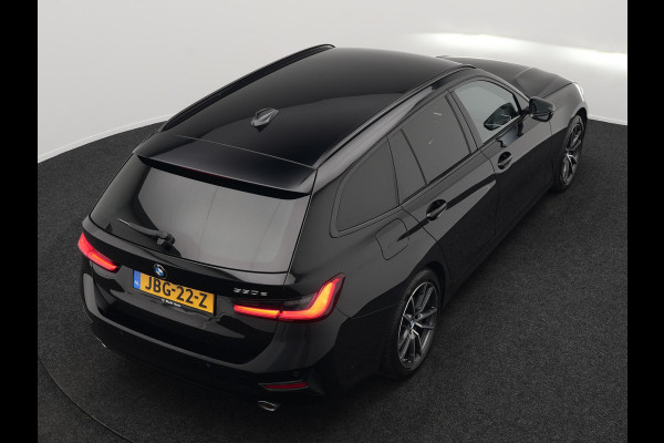 BMW 3 Serie Touring 330e Sportline Plug In Hybrid 293pk Dealer O.H PHEV | Camera | Cruise Control | Apple Carplay | Harman & Kardon | Lederen Sportstoelen Verwarmd | Front Assist | Navigatie | Sfeerverlichting | Virtual | DAB |