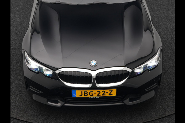 BMW 3 Serie Touring 330e Sportline Plug In Hybrid 293pk Dealer O.H PHEV | Camera | Cruise Control | Apple Carplay | Harman & Kardon | Lederen Sportstoelen Verwarmd | Front Assist | Navigatie | Sfeerverlichting | Virtual | DAB |