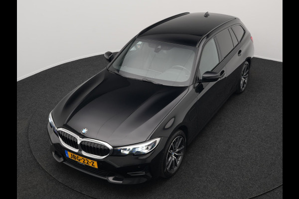 BMW 3 Serie Touring 330e Sportline Plug In Hybrid 293pk Dealer O.H PHEV | Camera | Cruise Control | Apple Carplay | Harman & Kardon | Lederen Sportstoelen Verwarmd | Front Assist | Navigatie | Sfeerverlichting | Virtual | DAB |