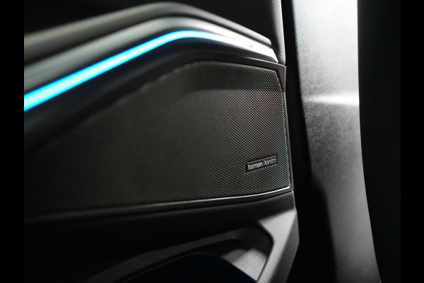 BMW 3 Serie Touring 330e Sportline Plug In Hybrid 293pk Dealer O.H PHEV | Camera | Cruise Control | Apple Carplay | Harman & Kardon | Lederen Sportstoelen Verwarmd | Front Assist | Navigatie | Sfeerverlichting | Virtual | DAB |