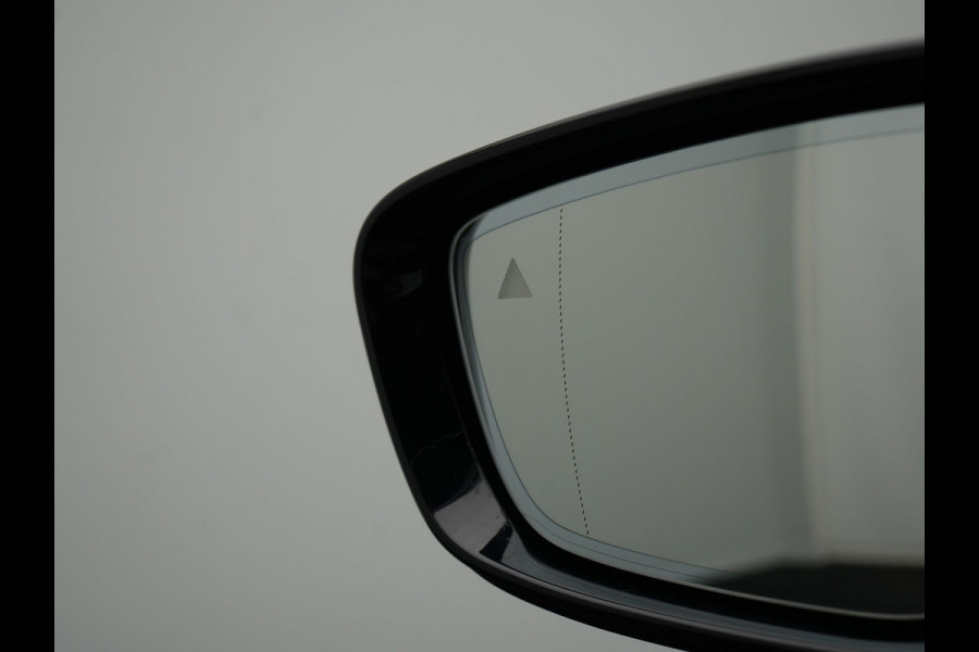 BMW 3 Serie Touring 330e Sportline Plug In Hybrid 293pk Dealer O.H PHEV | Camera | Cruise Control | Apple Carplay | Harman & Kardon | Lederen Sportstoelen Verwarmd | Front Assist | Navigatie | Sfeerverlichting | Virtual | DAB |