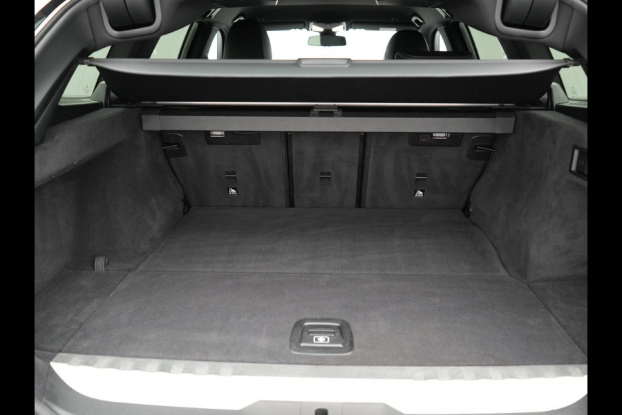 BMW 3 Serie Touring 330e Sportline Plug In Hybrid 293pk Dealer O.H PHEV | Camera | Cruise Control | Apple Carplay | Harman & Kardon | Lederen Sportstoelen Verwarmd | Front Assist | Navigatie | Sfeerverlichting | Virtual | DAB |
