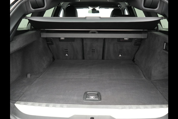 BMW 3 Serie Touring 330e Sportline Plug In Hybrid 293pk Dealer O.H PHEV | Camera | Cruise Control | Apple Carplay | Harman & Kardon | Lederen Sportstoelen Verwarmd | Front Assist | Navigatie | Sfeerverlichting | Virtual | DAB |