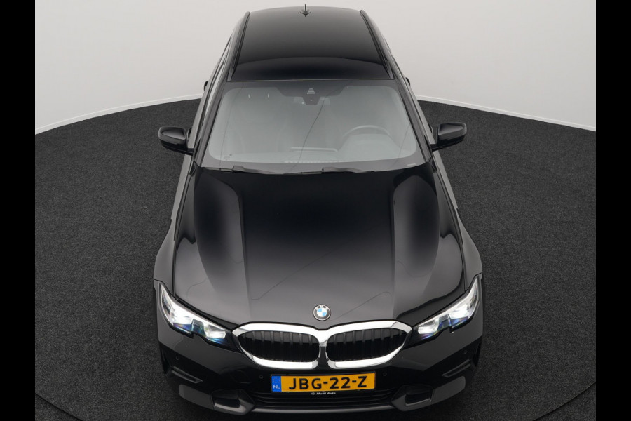BMW 3 Serie Touring 330e Sportline Plug In Hybrid 293pk Dealer O.H PHEV | Camera | Cruise Control | Apple Carplay | Harman & Kardon | Lederen Sportstoelen Verwarmd | Front Assist | Navigatie | Sfeerverlichting | Virtual | DAB |