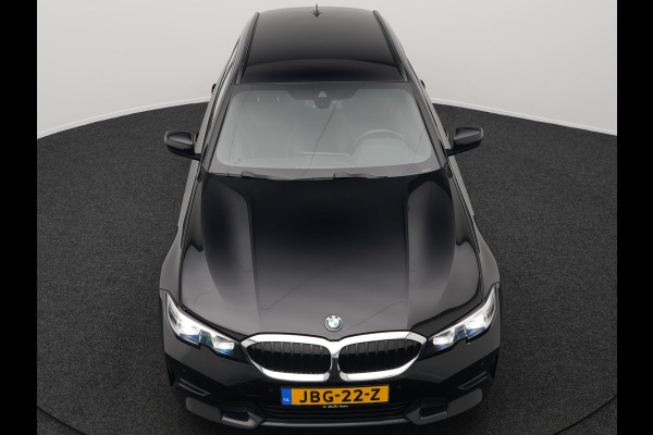 BMW 3 Serie Touring 330e Sportline Plug In Hybrid 293pk Dealer O.H PHEV | Camera | Cruise Control | Apple Carplay | Harman & Kardon | Lederen Sportstoelen Verwarmd | Front Assist | Navigatie | Sfeerverlichting | Virtual | DAB |