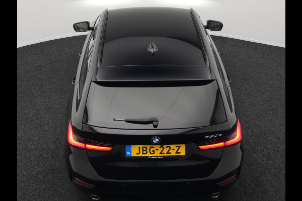 BMW 3 Serie Touring 330e Sportline Plug In Hybrid 293pk Dealer O.H PHEV | Camera | Cruise Control | Apple Carplay | Harman & Kardon | Lederen Sportstoelen Verwarmd | Front Assist | Navigatie | Sfeerverlichting | Virtual | DAB |