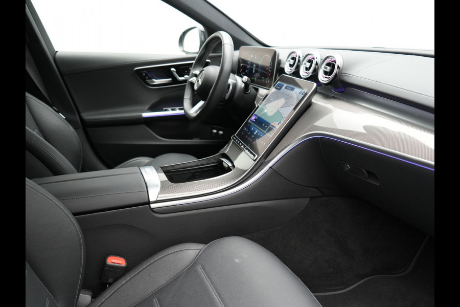 Mercedes-Benz C-Klasse Estate 300 e AMG Line Plug In Hybrid 320pk Dealer O.H NIEUW MODEL PHEV | Panodak | 360 Camera | Adaptive Cruise | Lederen Sportstoelen Massage & Memory | Sfeerverlichting | Keyless | Navigatie | Virtual | DAB |