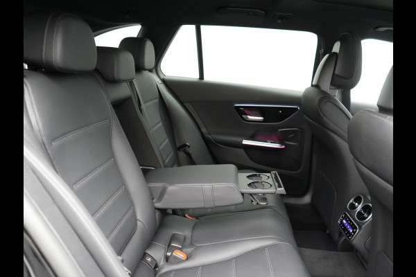 Mercedes-Benz C-Klasse Estate 300 e AMG Line Plug In Hybrid 320pk Dealer O.H NIEUW MODEL PHEV | Panodak | 360 Camera | Adaptive Cruise | Lederen Sportstoelen Massage & Memory | Sfeerverlichting | Keyless | Navigatie | Virtual | DAB |