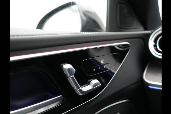 Mercedes-Benz C-Klasse Estate 300 e AMG Line Plug In Hybrid 320pk Dealer O.H NIEUW MODEL PHEV | Panodak | 360 Camera | Adaptive Cruise | Lederen Sportstoelen Massage & Memory | Sfeerverlichting | Keyless | Navigatie | Virtual | DAB |
