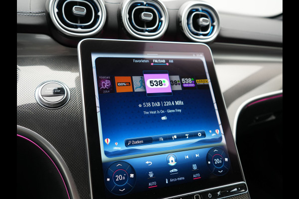 Mercedes-Benz C-Klasse Estate 300 e AMG Line Plug In Hybrid 320pk Dealer O.H NIEUW MODEL PHEV | Panodak | 360 Camera | Adaptive Cruise | Lederen Sportstoelen Massage & Memory | Sfeerverlichting | Keyless | Navigatie | Virtual | DAB |