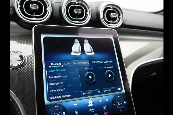 Mercedes-Benz C-Klasse Estate 300 e AMG Line Plug In Hybrid 320pk Dealer O.H NIEUW MODEL PHEV | Panodak | 360 Camera | Adaptive Cruise | Lederen Sportstoelen Massage & Memory | Sfeerverlichting | Keyless | Navigatie | Virtual | DAB |