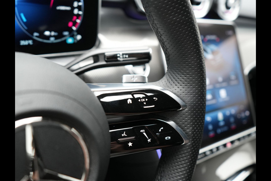 Mercedes-Benz C-Klasse Estate 300 e AMG Line Plug In Hybrid 320pk Dealer O.H NIEUW MODEL PHEV | Panodak | 360 Camera | Adaptive Cruise | Lederen Sportstoelen Massage & Memory | Sfeerverlichting | Keyless | Navigatie | Virtual | DAB |