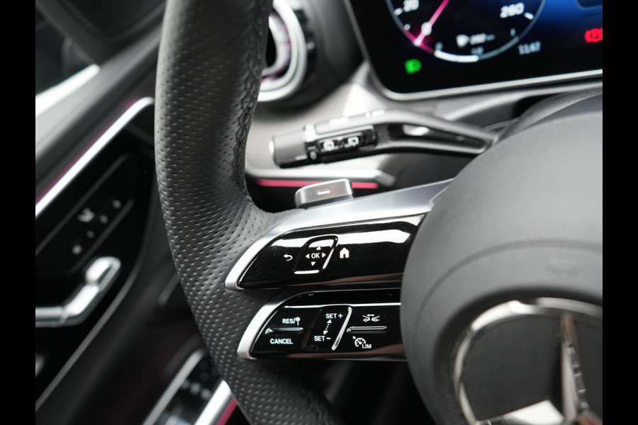 Mercedes-Benz C-Klasse Estate 300 e AMG Line Plug In Hybrid 320pk Dealer O.H NIEUW MODEL PHEV | Panodak | 360 Camera | Adaptive Cruise | Lederen Sportstoelen Massage & Memory | Sfeerverlichting | Keyless | Navigatie | Virtual | DAB |
