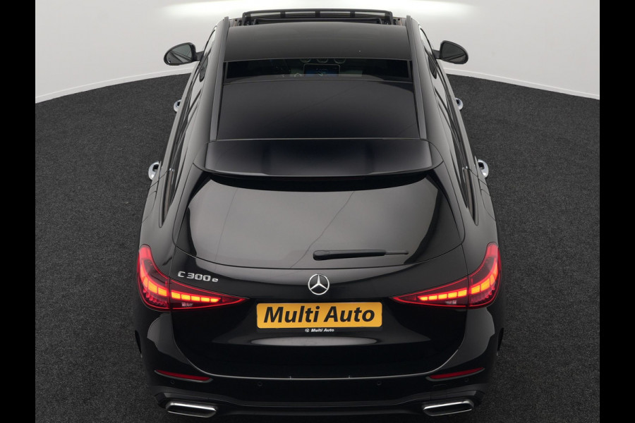 Mercedes-Benz C-Klasse Estate 300 e AMG Line Plug In Hybrid 320pk Dealer O.H NIEUW MODEL PHEV | Panodak | 360 Camera | Adaptive Cruise | Lederen Sportstoelen Massage & Memory | Sfeerverlichting | Keyless | Navigatie | Virtual | DAB |